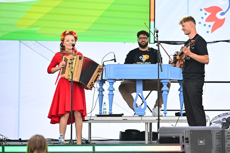 Lucia s kapelou na festivale